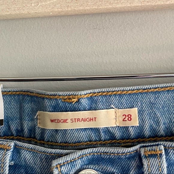 LEVI'S
Wedgie High-Rise Distressed Straight Ankle Jeans size 28 x 28 New - Picture 5 of 9